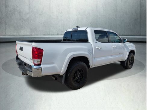 Used 2019 Toyota Tacoma SR5 AWD/4WD image 6