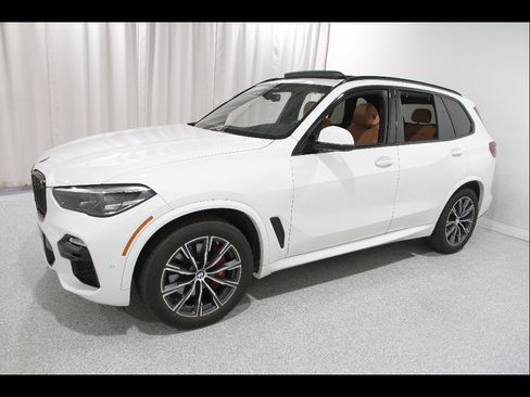 Used 2021 BMW X5 xDrive40i w/ M Sport Package AWD/4WD image 3