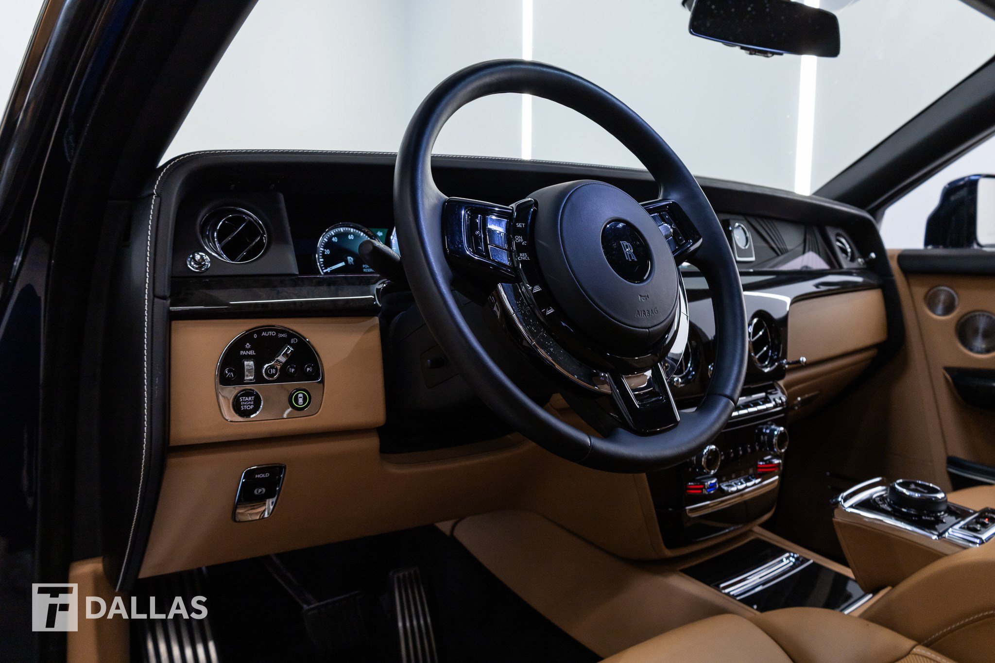 Used 2020 Rolls-Royce Phantom Sedan RWD image 4