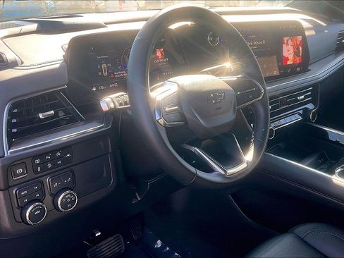 Used 2025 Chevrolet Suburban Z71 image 29