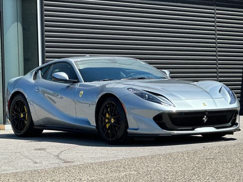 Used 2018 Ferrari 812 Superfast RWD image 10