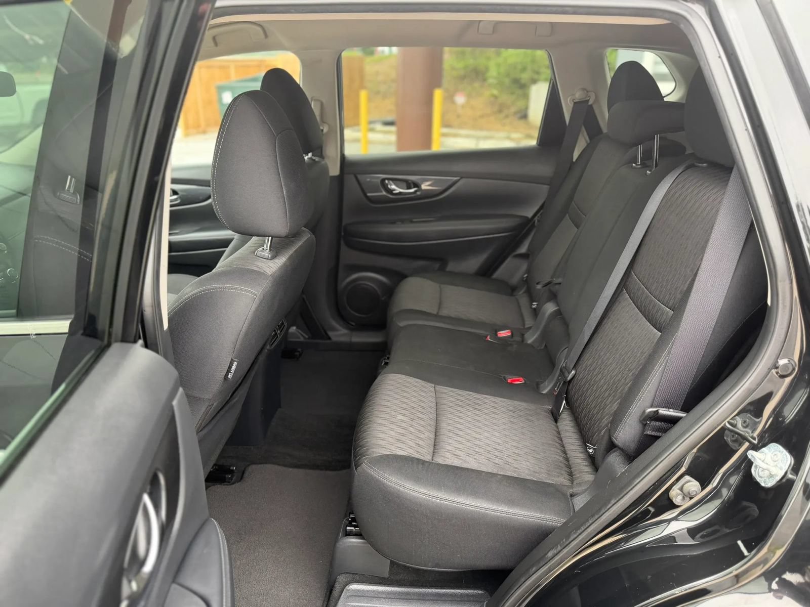 Used 2018 Nissan Rogue SV AWD/4WD image 11