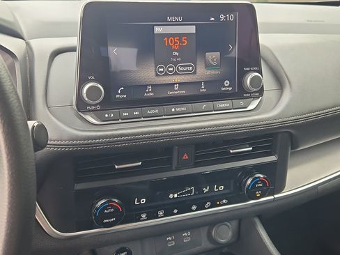 Used 2024 Nissan Rogue SV image 20