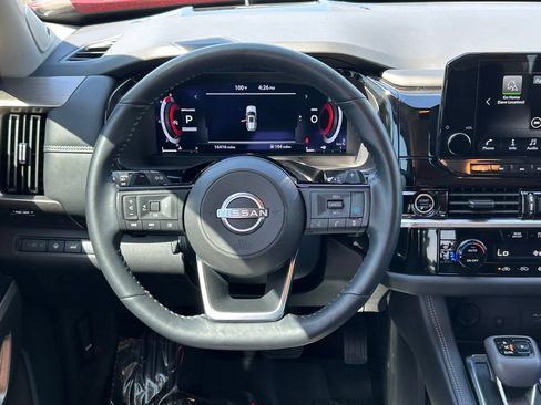 Used 2024 Nissan Pathfinder Platinum FWD image 43