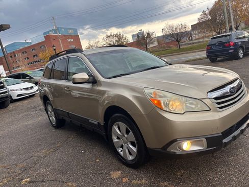 Used 2010 Subaru Outback 2.5i Premium image 4