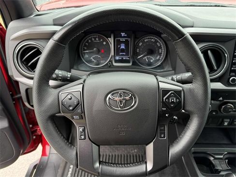 Used 2022 Toyota Tacoma TRD Sport image 13