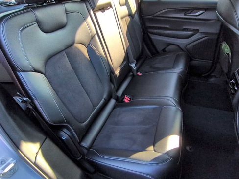 Used 2024 Jeep Grand Cherokee Altitude image 20