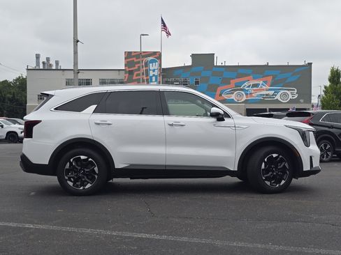 Used 2024 Kia Sorento S FWD image 24