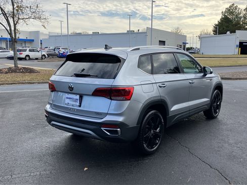 Used 2024 Volkswagen Taos SE image 10