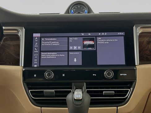 Certified 2022 Porsche Macan AWD/4WD image 17