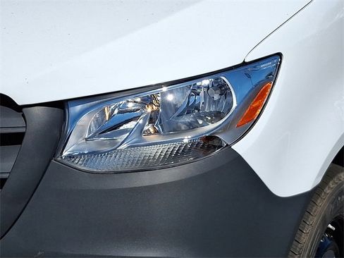 Used 2025 Mercedes-Benz Sprinter 2500 image 9