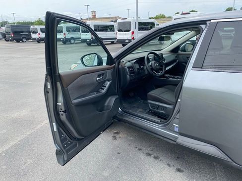Used 2023 Nissan Rogue SV FWD image 10