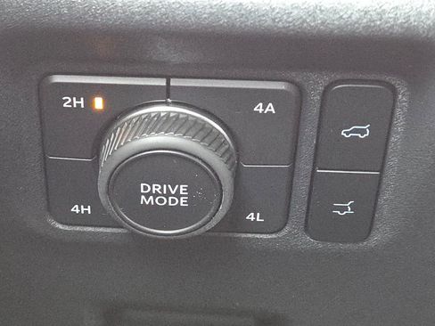 Used 2025 Ford Expedition Active image 6