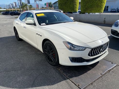 Used 2018 Maserati Ghibli image 2