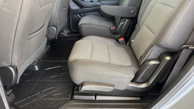 Used 2023 Chevrolet Traverse LT FWD image 21