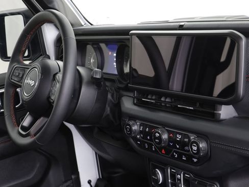 Used 2024 Jeep Wrangler Unlimited Rubicon AWD/4WD image 25
