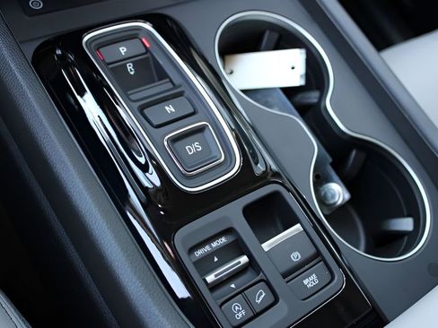 Used 2025 Honda Pilot EX-L image 16