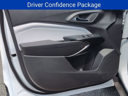 New 2026 Chevrolet Trax LT w/ Sunroof Package FWD image 9