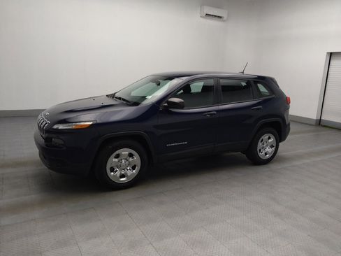 Used 2015 Jeep Cherokee Sport image 2