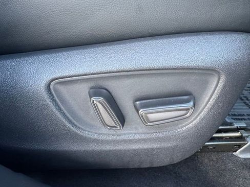 Used 2021 Toyota Highlander XLE image 30