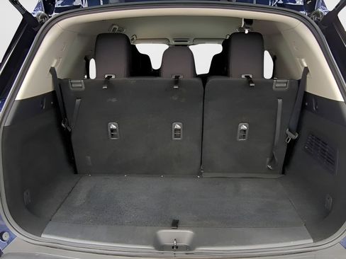 Used 2025 Nissan Pathfinder SV FWD image 10
