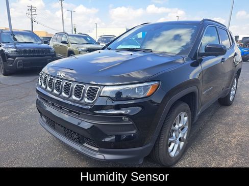 Used 2024 Jeep Compass Latitude w/ Sun and Sound Group AWD/4WD image 8