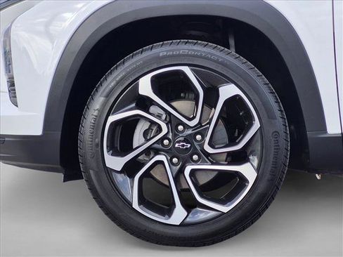 Used 2025 Chevrolet Trax RS w/ Driver Confidence Package FWD image 24