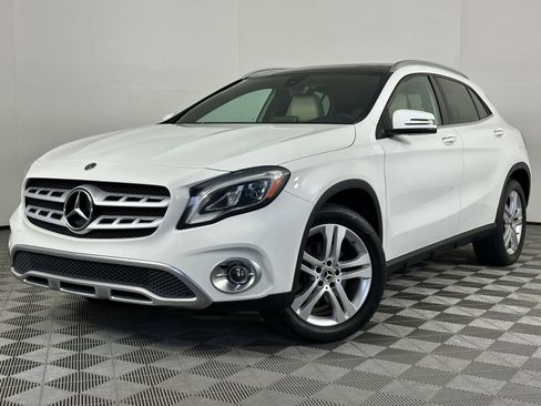Used 2019 Mercedes-Benz GLA 250 4MATIC w/ Premium Package image 12