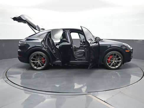 Certified 2023 Porsche Cayenne GTS AWD/4WD image 34