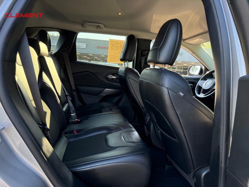Used 2021 Jeep Cherokee Latitude Plus AWD/4WD image 11