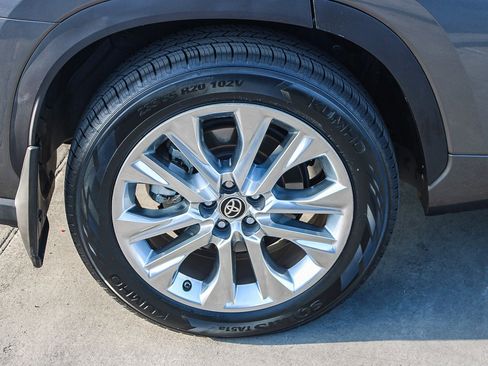 Used 2021 Toyota Highlander Limited image 12