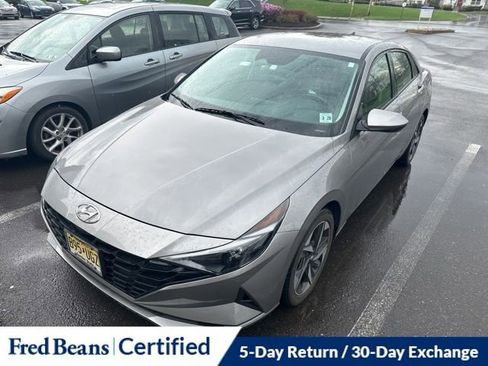 Used 2023 Hyundai Elantra SEL w/ Convenience Package image 2