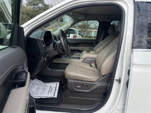 Used 2021 Ford Expedition Limited image 9