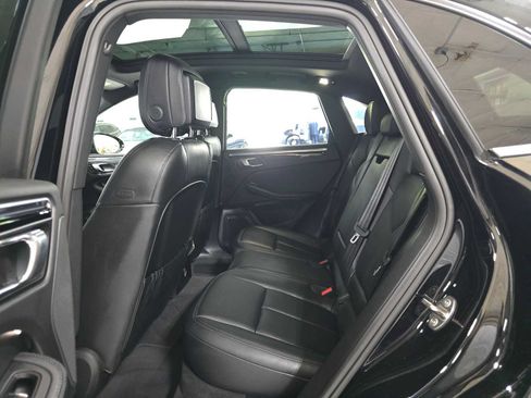 Used 2025 Porsche Macan AWD/4WD image 16