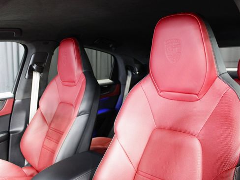 Used 2024 Porsche Cayenne Turbo GT image 5