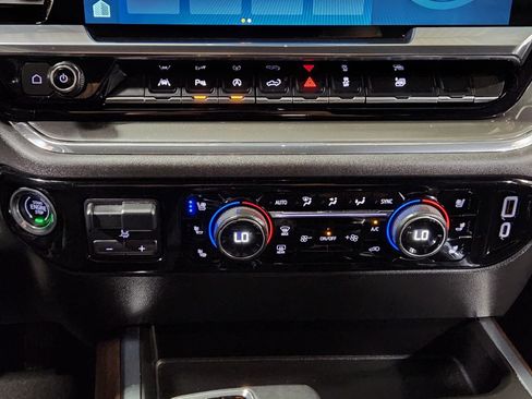 Used 2023 Chevrolet Silverado 1500 High Country w/ High Country Premium Package AWD/4WD image 33