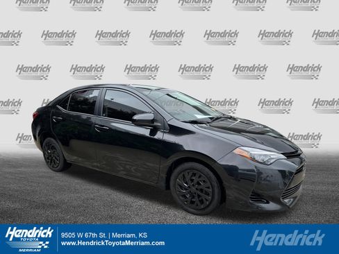 Used 2017 Toyota Corolla LE FWD image 1