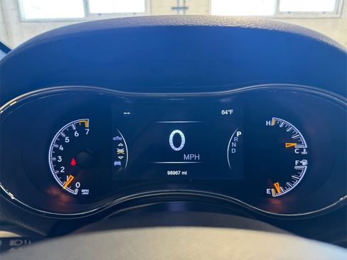 Used 2020 Jeep Grand Cherokee Laredo image 16