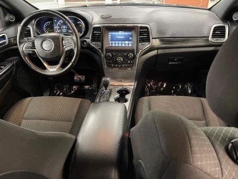 Used 2021 Jeep Grand Cherokee Laredo AWD/4WD image 8