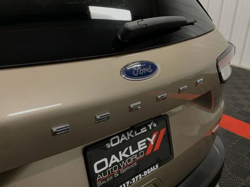 Used 2020 Ford Escape SE Sport image 16