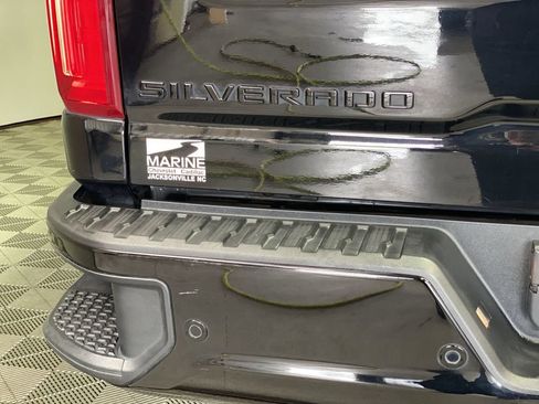 Used 2022 Chevrolet Silverado 2500 LTZ w/ LTZ Plus Package AWD/4WD image 38