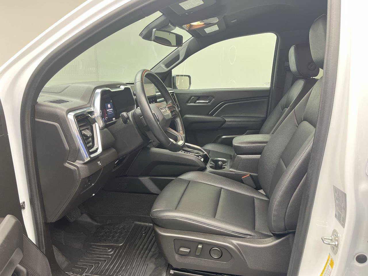 Used 2024 GMC Canyon Elevation w/ Elevation Premium Package AWD/4WD image 13
