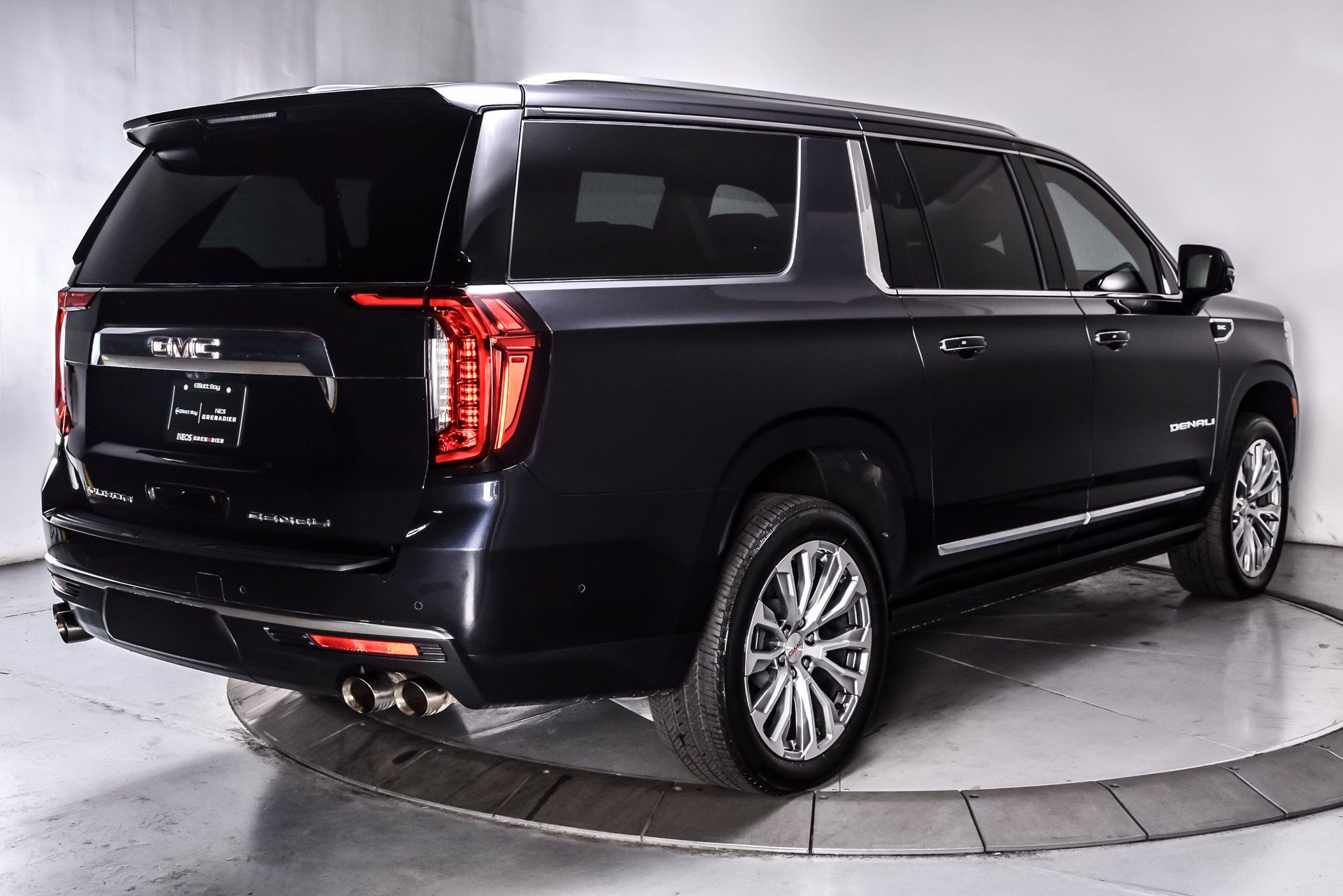 Used 2023 GMC Yukon XL Denali w/ Denali Reserve Package AWD/4WD image 6