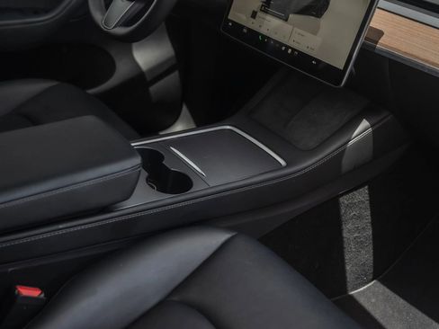 Used 2023 Tesla Model Y Performance AWD/4WD image 37