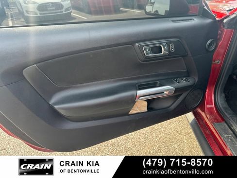 Used 2017 Ford Mustang Coupe RWD image 11