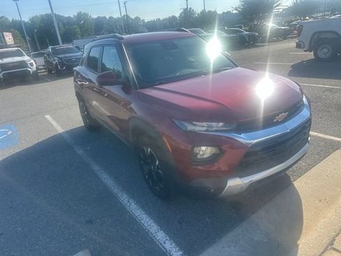 Used 2022 Chevrolet TrailBlazer LT FWD image 1