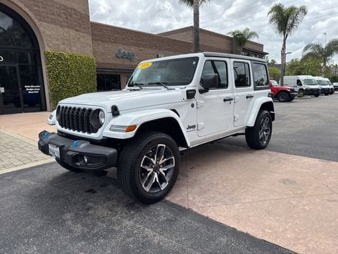 Used 2024 Jeep Wrangler Unlimited AWD/4WD image 2