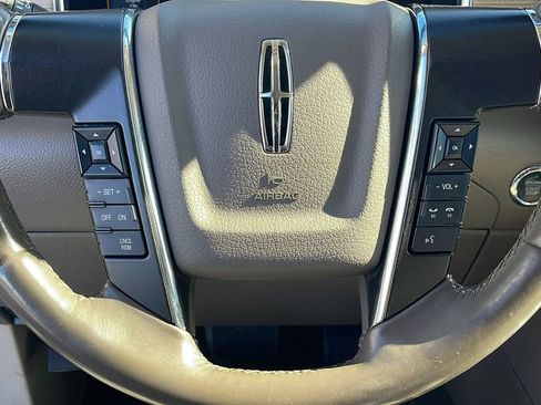 Used 2017 Lincoln Navigator Select image 25