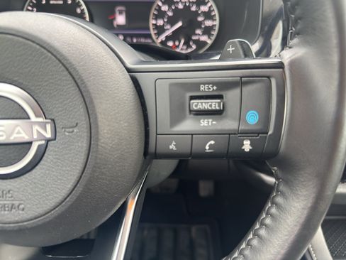 Used 2024 Nissan Pathfinder SV FWD image 30