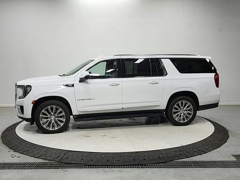 Used 2021 GMC Yukon XL Denali w/ Advanced Technology Package AWD/4WD image 4